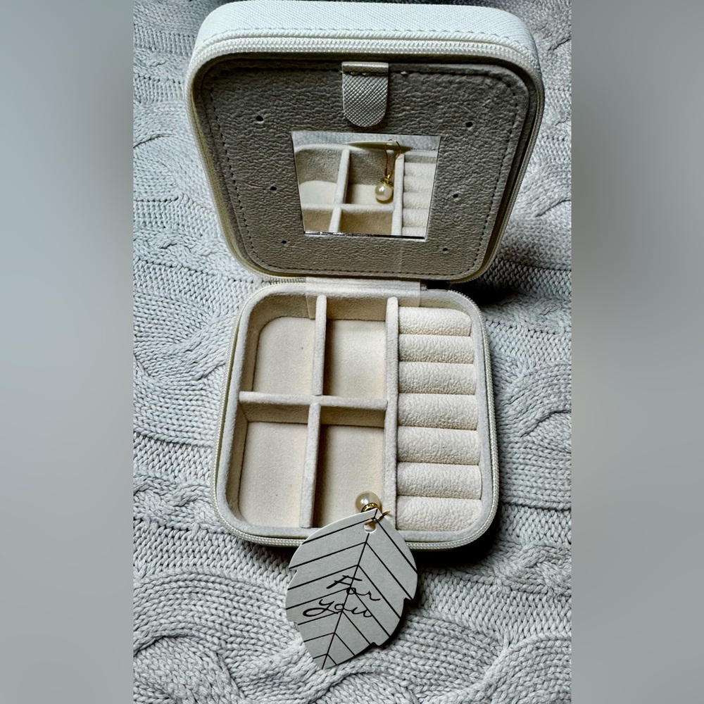 NWOT Floral Monogram “S” Jewelry Case #1007 - Picture 3 of 7
